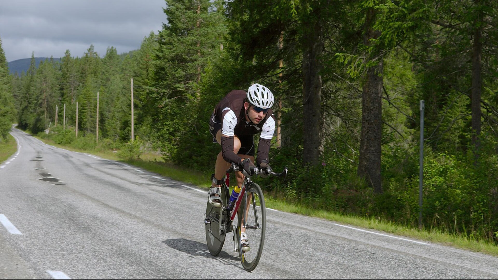 田径运动员不断刷新个人纪录